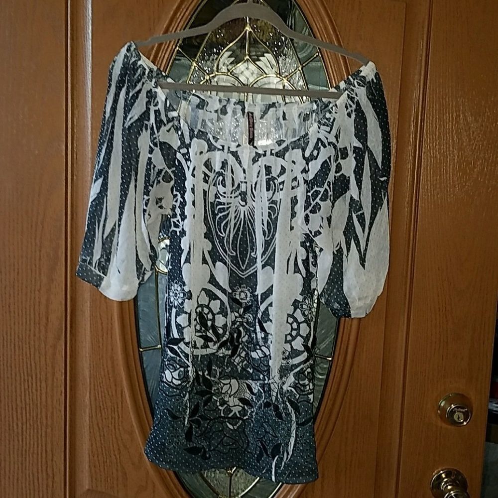 Mushka by Sienna Rose gray white top Sz. L  EUC